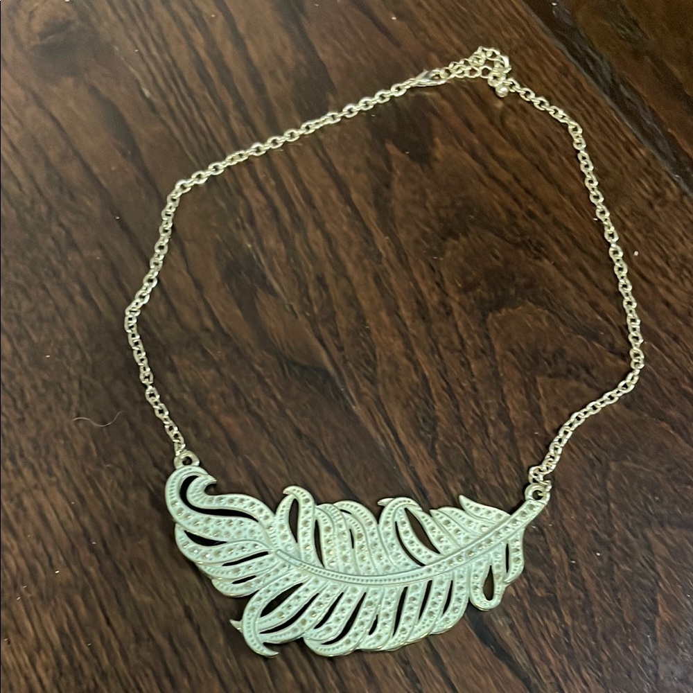 Elegant Gold Feather Necklace